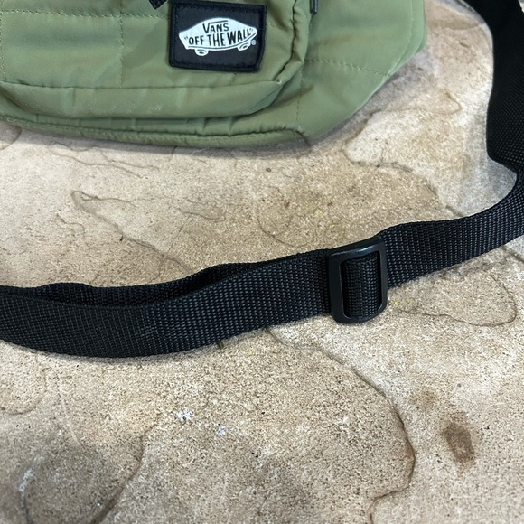 Vans Green and Black Quilted Bag Durable Everyday Use - Picture 8 of 8